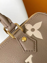 Load image into Gallery viewer, LB811 Papillon BB / HIGHEST QUALITY VERSION / 7.9 x 3.9 x 3.9 inches