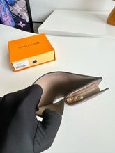 Load image into Gallery viewer, LB1143 Cléa Wallet / HIGHEST QUALITY VERSION / 4.3 x 3.3 x 1.4 inches