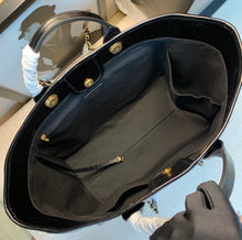 Load image into Gallery viewer, CC073 15.53x13x7.1inch