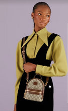 Load image into Gallery viewer, GC476 Multi-function bag with Interlocking G / 5.9"W x 7.5"H x 3.1"D