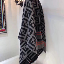 Load image into Gallery viewer, CLTH002 140x140cm 95%Wool,5%Silk