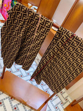 Load image into Gallery viewer, CLTH005 140x140cm