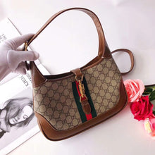 Load image into Gallery viewer, GC129 11x7.5x1.8inch