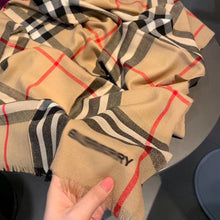 Load image into Gallery viewer, CLTH011 70%wool,30%Pure Silk 200x110cm