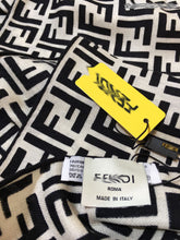 Load image into Gallery viewer, CLTH013 70%wool,30%Pure Silk 140x140cm