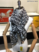 Load image into Gallery viewer, CLTH013 70%wool,30%Pure Silk 140x140cm