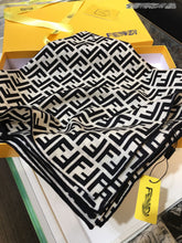 Load image into Gallery viewer, CLTH013 70%wool,30%Pure Silk 140x140cm