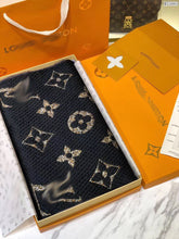 Load image into Gallery viewer, CLTH024 94%wool,4% Pure Silk,3%Dacron175x30x30cm