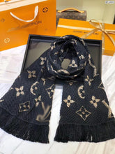 Load image into Gallery viewer, CLTH024 94%wool,4% Pure Silk,3%Dacron175x30x30cm