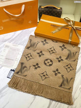 Load image into Gallery viewer, CLTH024 94%wool,4% Pure Silk,3%Dacron175x30x30cm