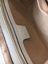 Load image into Gallery viewer, GC146 11x7.5x1.8inch