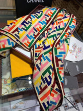 Load image into Gallery viewer, CLTH042 91%wool,9%Silk 140x140cm