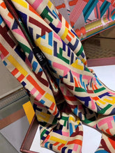 Load image into Gallery viewer, CLTH042 91%wool,9%Silk 140x140cm