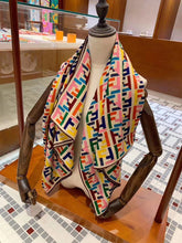 Load image into Gallery viewer, CLTH042 91%wool,9%Silk 140x140cm