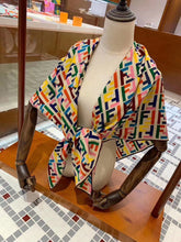 Load image into Gallery viewer, CLTH042 91%wool,9%Silk 140x140cm