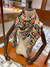 Load image into Gallery viewer, CLTH042 91%wool,9%Silk 140x140cm