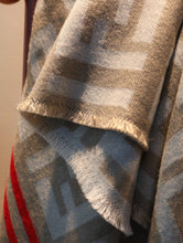 Load image into Gallery viewer, CLTH048 140x140cm