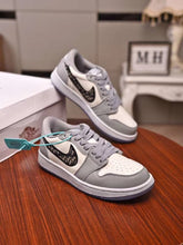 Load image into Gallery viewer, SE148 Sneakers: Women's Size 5-11 Men's Size 7-11