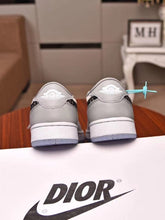 Load image into Gallery viewer, SE148 Sneakers: Women's Size 5-11 Men's Size 7-11