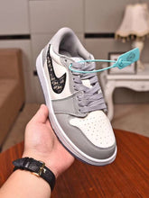 Load image into Gallery viewer, SE148 Sneakers: Women's Size 5-11 Men's Size 7-11