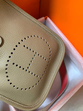 Load image into Gallery viewer, HM024 6.7x7.1x2.4inch