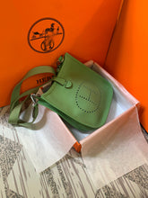 Load image into Gallery viewer, HM026 6.7x7.1x2.4inch