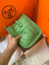 Load image into Gallery viewer, HM026 6.7x7.1x2.4inch