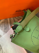 Load image into Gallery viewer, HM026 6.7x7.1x2.4inch