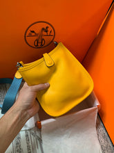 Load image into Gallery viewer, HM028 6.7x7.1x2.4inch