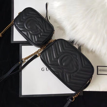 Load image into Gallery viewer, GC033 7.1x4.7x2.4(small) 9.4x5.1x2.8(medium)