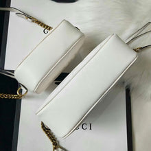 Load image into Gallery viewer, GC037 7.1x4.7x2.4(small) 9.4x5.1x2.8(medium)