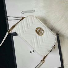 Load image into Gallery viewer, GC037 7.1x4.7x2.4(small) 9.4x5.1x2.8(medium)