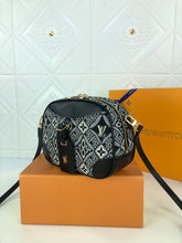 Load image into Gallery viewer, LB302