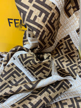 Load image into Gallery viewer, CLTH152 100% Silk 90x90cm