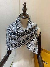 Load image into Gallery viewer, CLTH153 100% Silk 90x90cm