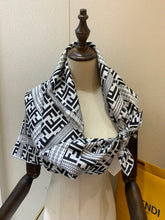 Load image into Gallery viewer, CLTH153 100% Silk 90x90cm