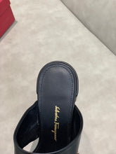 Load image into Gallery viewer, SE541 Size5-9 Heels:5.5cm Material: Sheep skin Lining: Sheep skin Sole: Italian leather