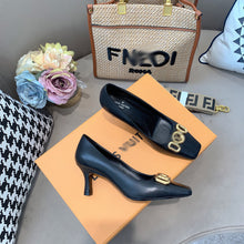 Load image into Gallery viewer, SE568 Size 4-9 Heels:7cm Material: Cowhide Lining: Sheep skin Sole: Italian leather