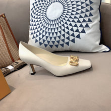 Load image into Gallery viewer, SE568 Size 4-9 Heels:7cm Material: Cowhide Lining: Sheep skin Sole: Italian leather