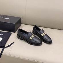 Load image into Gallery viewer, SE615 Size 5-10 Material: Cowhide Lining: Sheep skin Sole: Italian leather and Non-slip rubber