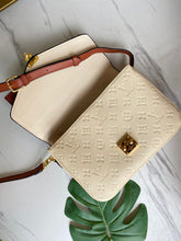 Load image into Gallery viewer, LB517 9.8x7.5x2.8inch