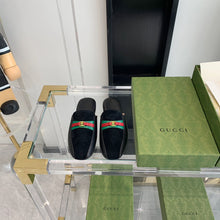 Load image into Gallery viewer, SE624 Size 5-9 Material: Cowhide Lining: Sheep skin Sole: Italian leather