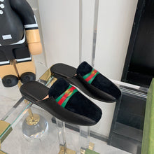 Load image into Gallery viewer, SE624 Size 5-9 Material: Cowhide Lining: Sheep skin Sole: Italian leather