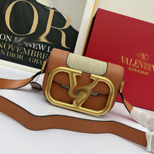 Load image into Gallery viewer, VLTN024 Mini:7.1x4.9x3inch Small:10.6x5.9x3.5inch