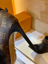 Load image into Gallery viewer, SE634 Size 4-11 Heels:10.5cm Material: Cowhide Lining: Sheep skin Sole: Italian leather