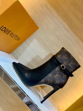 Load image into Gallery viewer, SE634 Size 4-11 Heels:10.5cm Material: Cowhide Lining: Sheep skin Sole: Italian leather