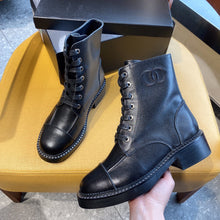 Load image into Gallery viewer, SE635 Size 5-10 Material: Cowhide Lining: Sheep skin Sole: Rubber