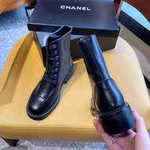 Load image into Gallery viewer, SE635 Size 5-10 Material: Cowhide Lining: Sheep skin Sole: Rubber