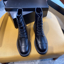 Load image into Gallery viewer, SE635 Size 5-10 Material: Cowhide Lining: Sheep skin Sole: Rubber