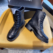 Load image into Gallery viewer, SE635 Size 5-10 Material: Cowhide Lining: Sheep skin Sole: Rubber